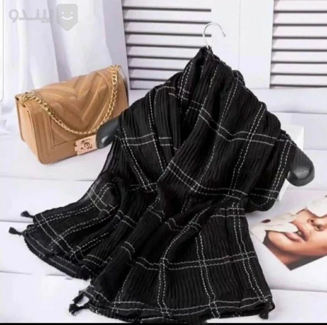 شال برشکا وارداتی پلیسه ریز طرح چهارخانه منگوله دار