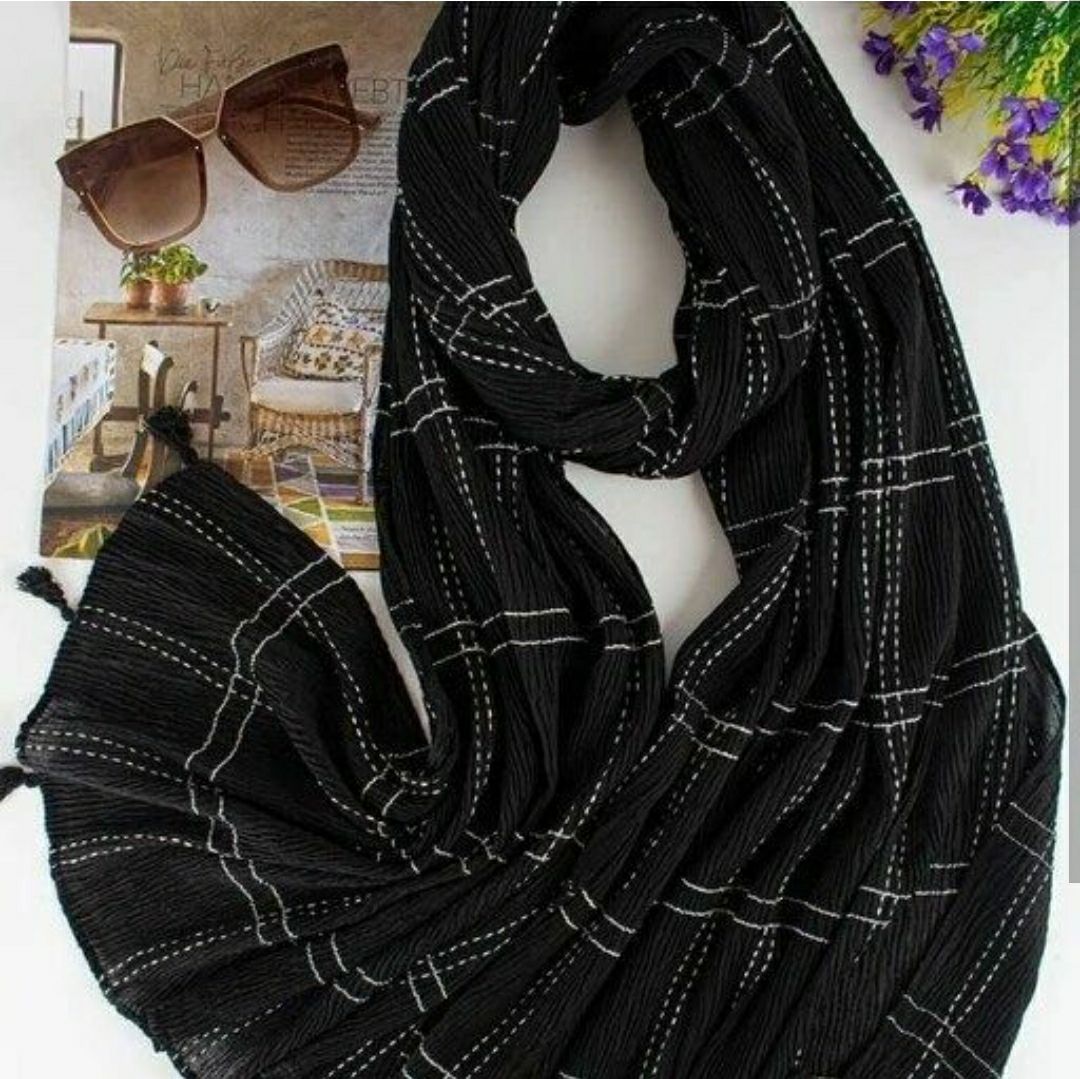 شال برشکا وارداتی پلیسه ریز طرح چهارخانه منگوله دار